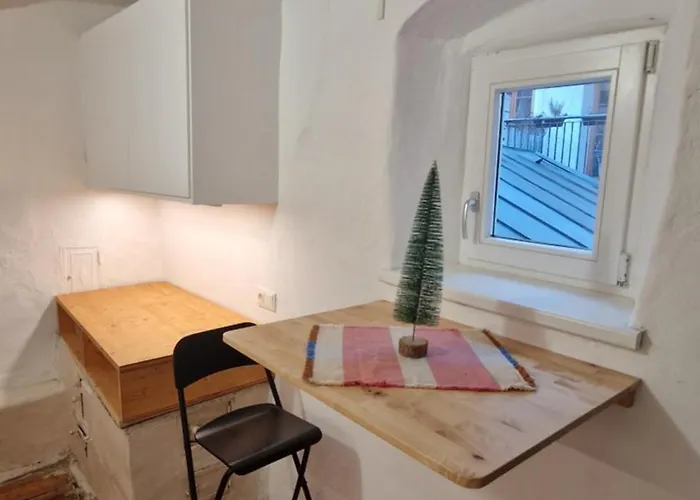 Historical Goldenes Dachl Daire *