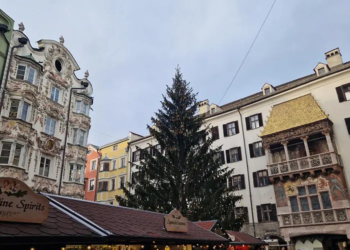 Historical Goldenes Dachl Daire İnnsbruck